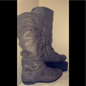 Tall flat heeled boots